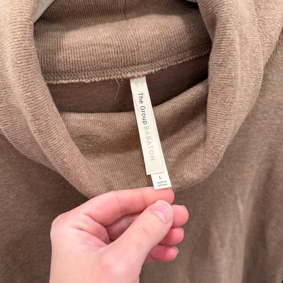 Aritzia The Group by Babaton Lewis Turtleneck Camel Tan size Large L - Picture 2 of 4